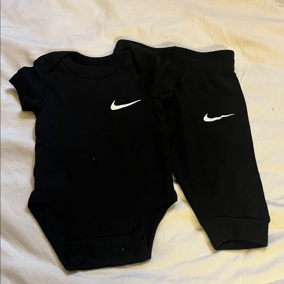 Nike Black and White Kids Bodysuit Set - Picture 2 of 7